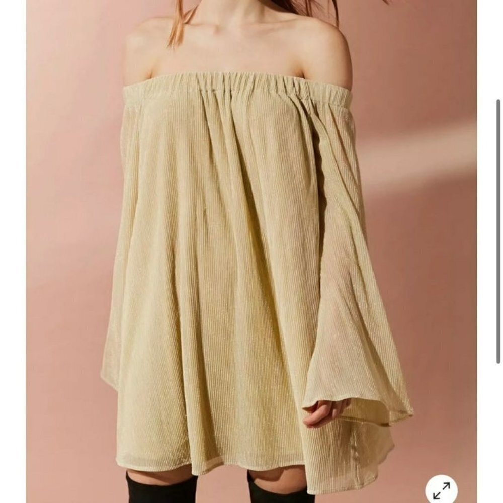 Urban Outfitters BDG Jonie Off The Shoulder Shimmer Pleated Mini Dress SZ M
